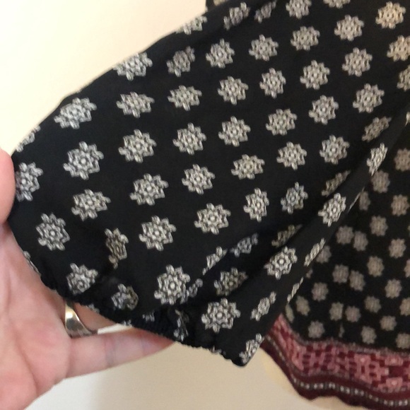 Maurices off the shoulder top with straps. Size med - Picture 5 of 9